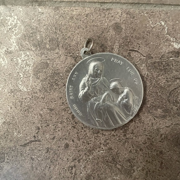 Vintage Holy Spirit Medallion - Picture 3 of 3
